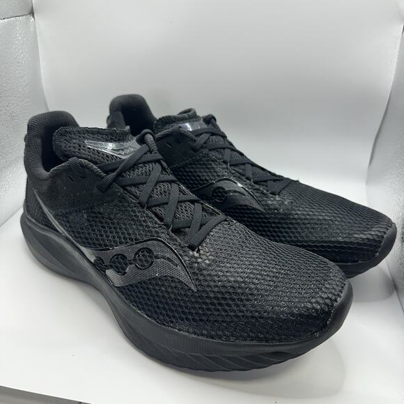 Size 12 - Men's Saucony Running Shoes Kinvara 14 Triple Black - Picture 2 of 8